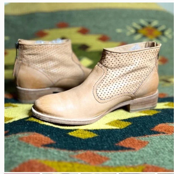 Johnston & Murphy ‘Vickie’ Bootie - Picture 8 of 8